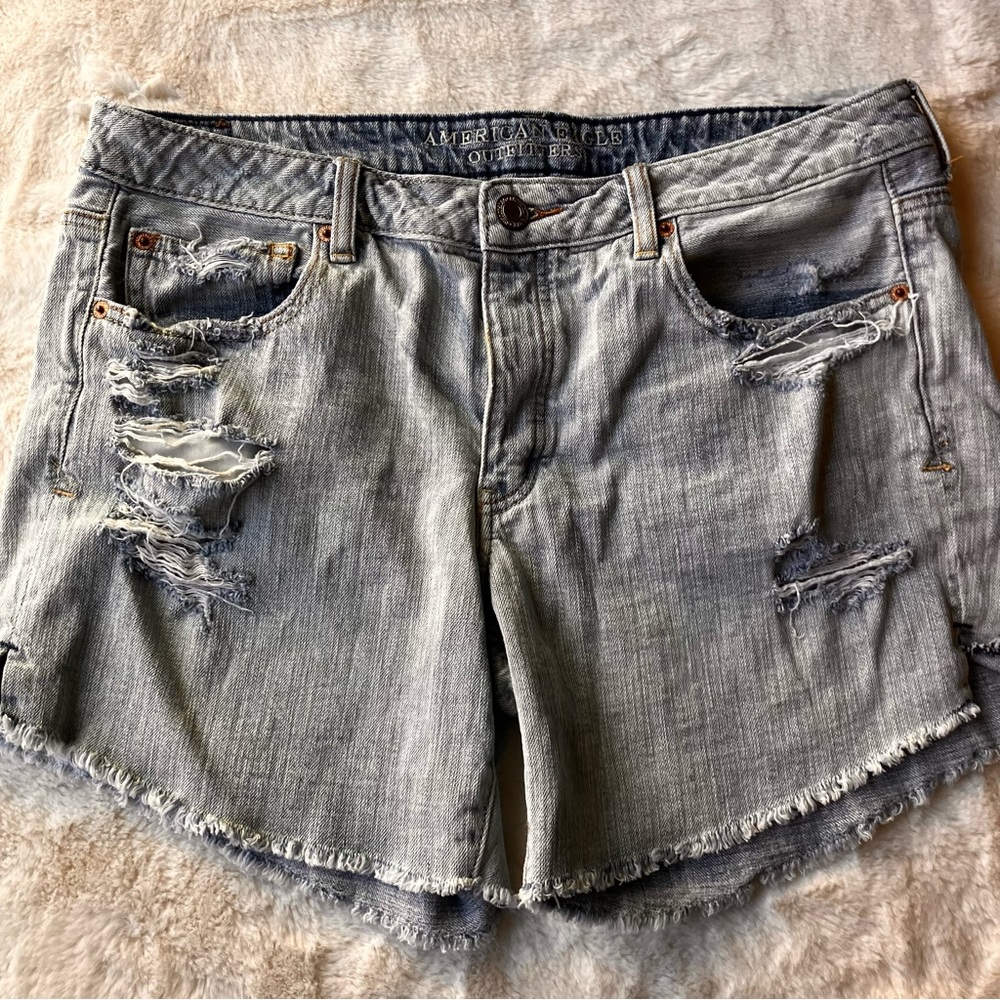 AMERICAN EAGLE BUTTON FLY CUT OFF JEAN SHORTS